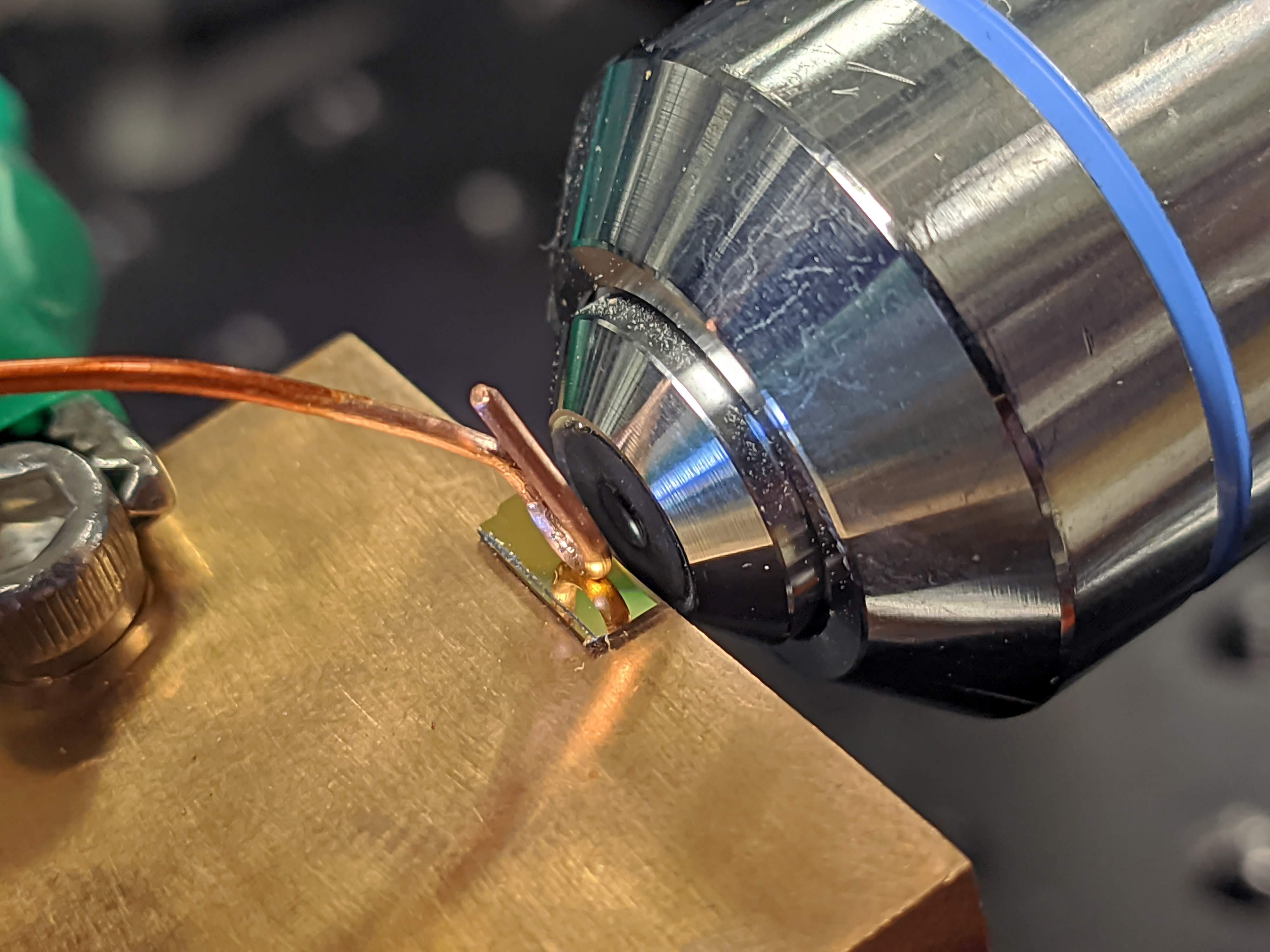 Coupling to the chip